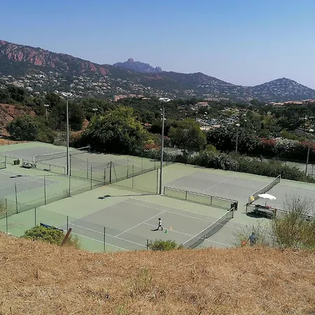 Rez De Jardin Cap Esterel Renove Et Climatise Appartement Saint-Raphaël